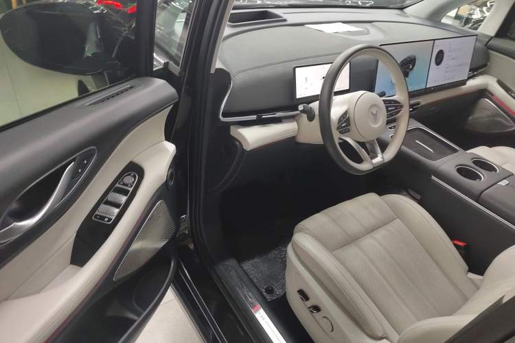 Used VOYAH Dream 2025 EV Four-Wheel Drive Flagship Kunpeng Edition Driver Seat
