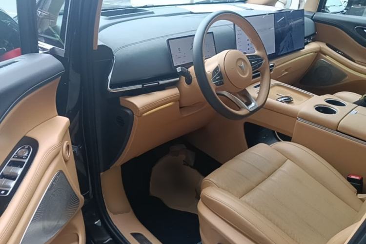 Used VOYAH Dream 2025 PHEV Four-Wheel-Drive Flagship Kunpeng Edition Driver Seat