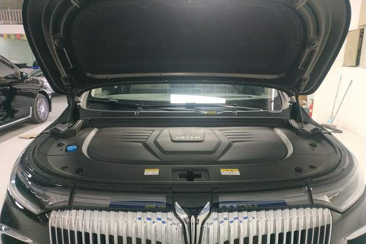 Used VOYAH Dream 2025 PHEV Four-Wheel-Drive Flagship Kunpeng Edition Engine Bay