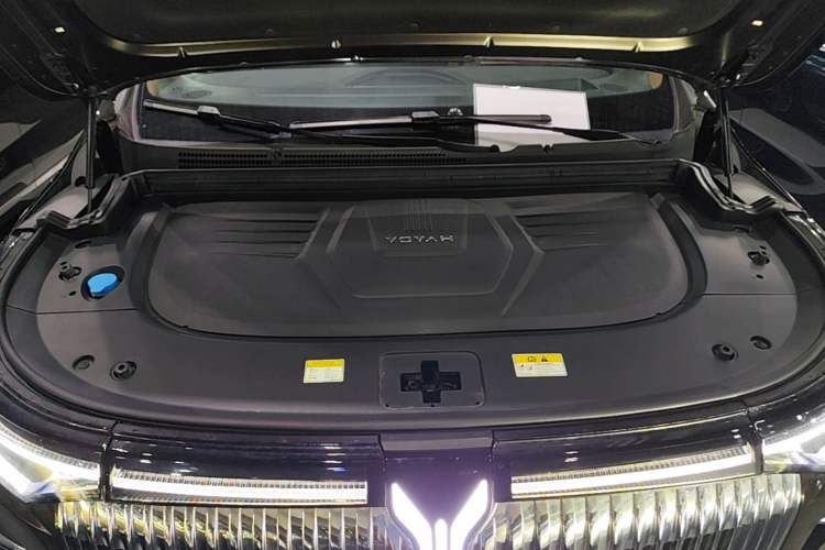 Used VOYAH Dream 2025 PHEV Four-Wheel-Drive Flagship Kunpeng Edition Engine Bay