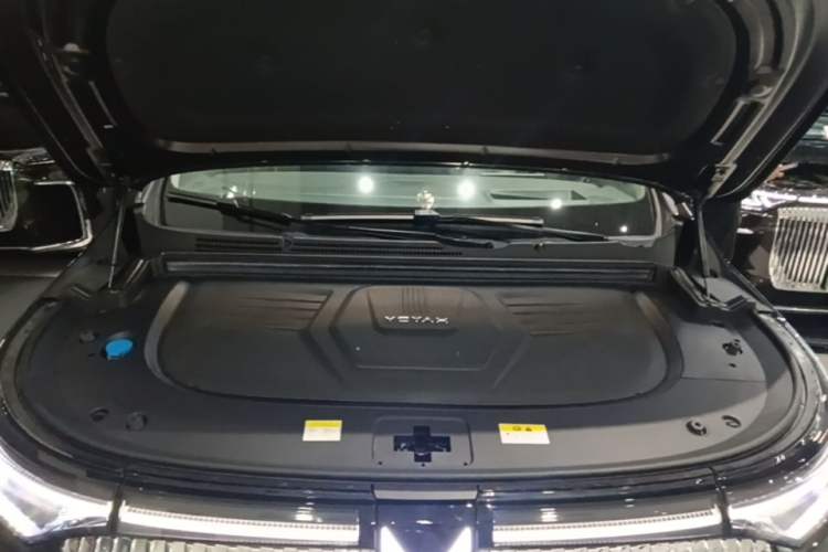 Used VOYAH Dream 2025 PHEV Four-Wheel Drive Prestige Kunpeng Edition Engine Bay