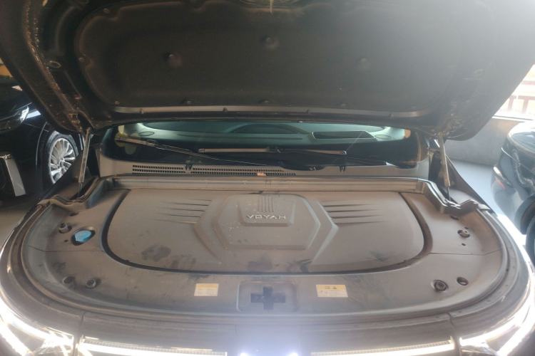 Used VOYAH Dream 2025 PHEV Four-Wheel-Drive Flagship Kunpeng Edition Engine Bay