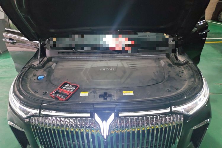 Used VOYAH Dream 2025 PHEV Four-Wheel-Drive Flagship Kunpeng Edition Engine Bay