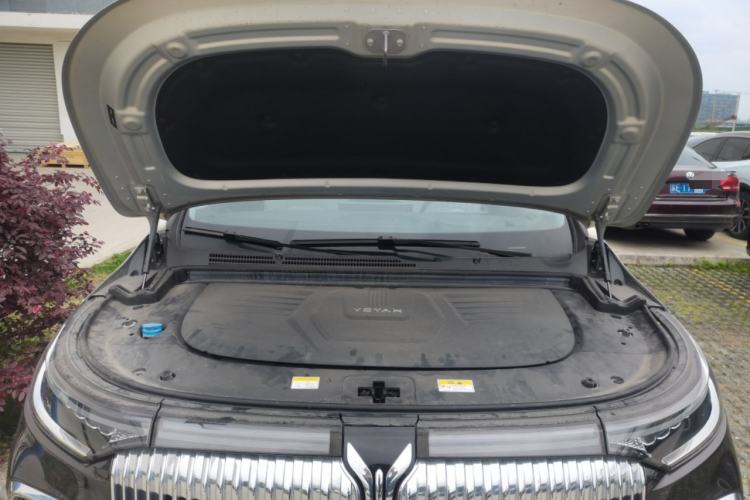 Used VOYAH Dream 2025 PHEV Four-Wheel-Drive Flagship Version – Qiankun Edition Engine Bay