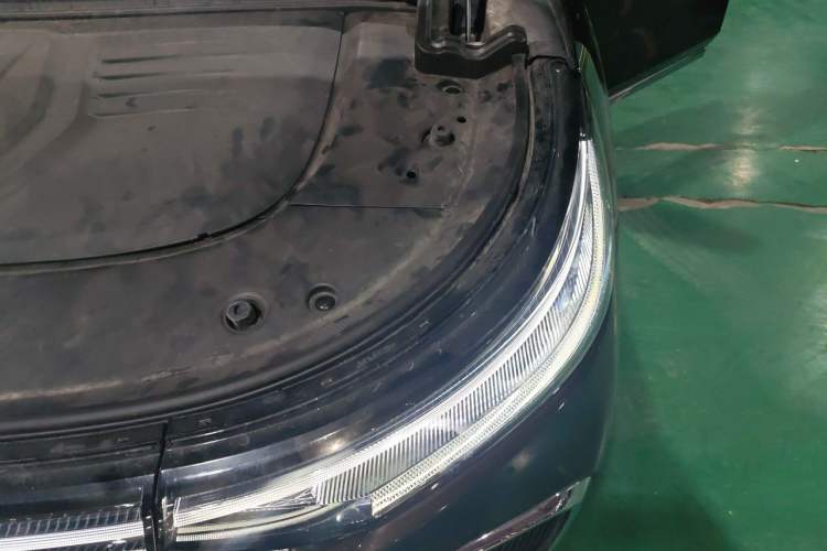 Used VOYAH Dream 2025 PHEV Four-Wheel-Drive Flagship Kunpeng Edition Engine Bay Left