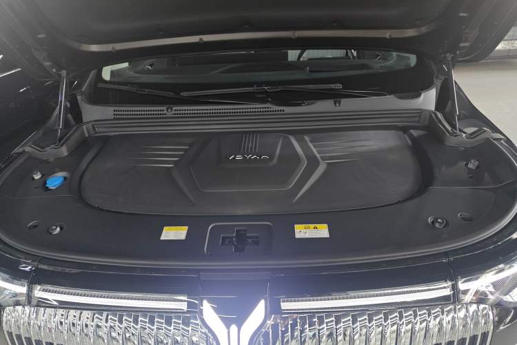 Used VOYAH Dream 2025 PHEV Four-Wheel-Drive Flagship Kunpeng Edition Engine Bay