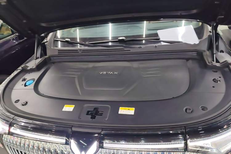 Used VOYAH Dream 2025 PHEV Four-Wheel-Drive Flagship Kunpeng Edition Engine Bay