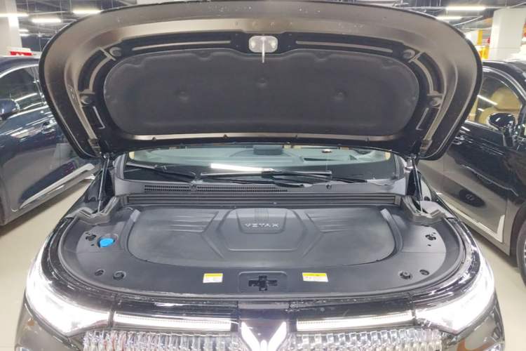 Used VOYAH Dream 2025 PHEV Four-Wheel-Drive Flagship Kunpeng Edition Engine Bay