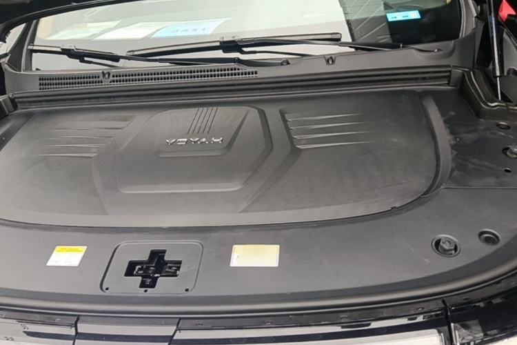 Used VOYAH Dream 2025 PHEV Four-Wheel-Drive Flagship Kunpeng Edition Engine Bay