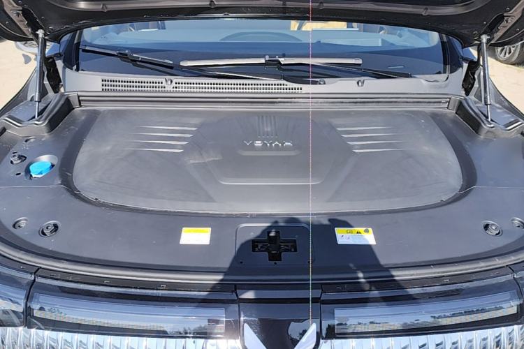 Used VOYAH Dream 2025 PHEV Four-Wheel-Drive Flagship Kunpeng Edition Engine Bay