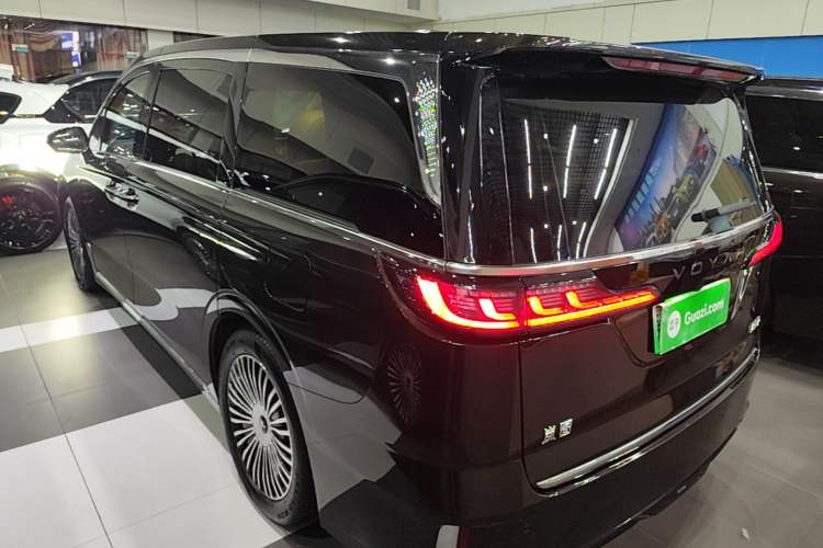 Used VOYAH Dream 2025 PHEV Four-Wheel-Drive Flagship Kunpeng Edition Exterior 2