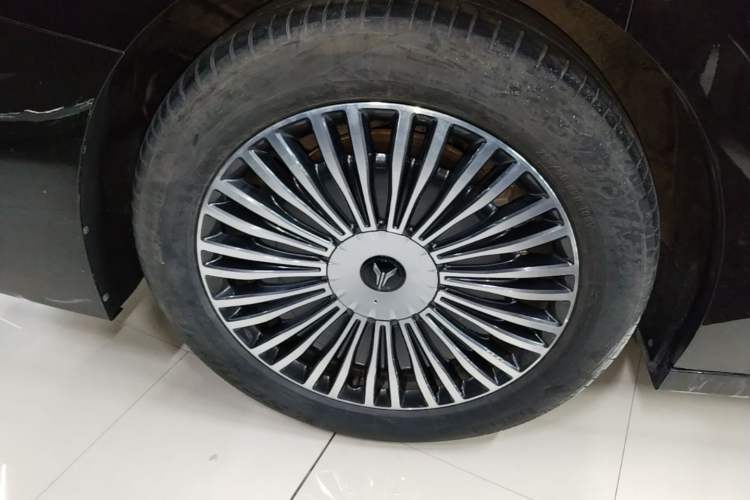 Used VOYAH Dream 2025 PHEV Four-Wheel-Drive Flagship Kunpeng Edition Exterior 2