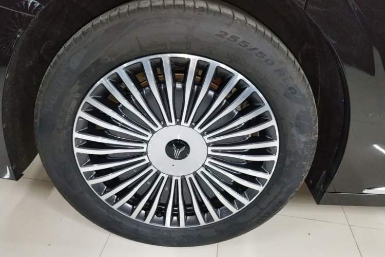Used VOYAH Dream 2025 PHEV Four-Wheel-Drive Flagship Kunpeng Edition Exterior 2