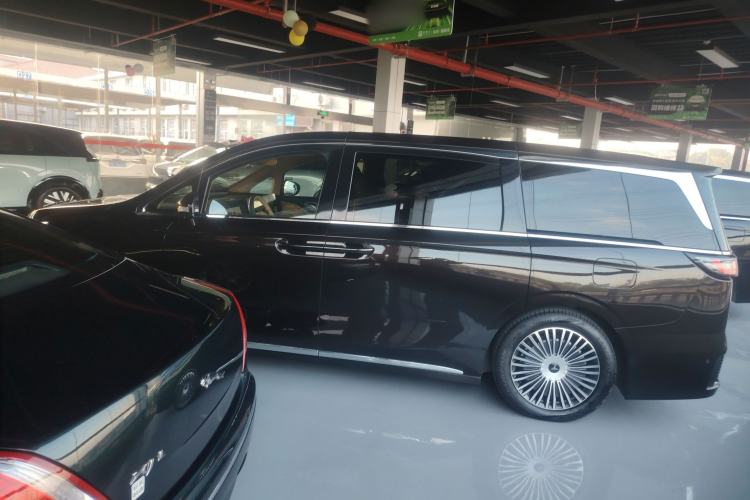 Used VOYAH Dream 2025 PHEV Four-Wheel-Drive Flagship Kunpeng Edition Exterior 3