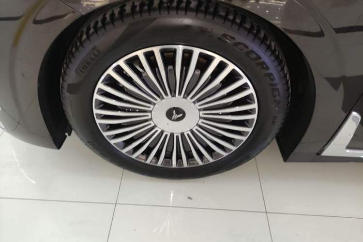 Used VOYAH Dream 2025 PHEV Four-Wheel-Drive Flagship Version – Qiankun Edition Exterior 4