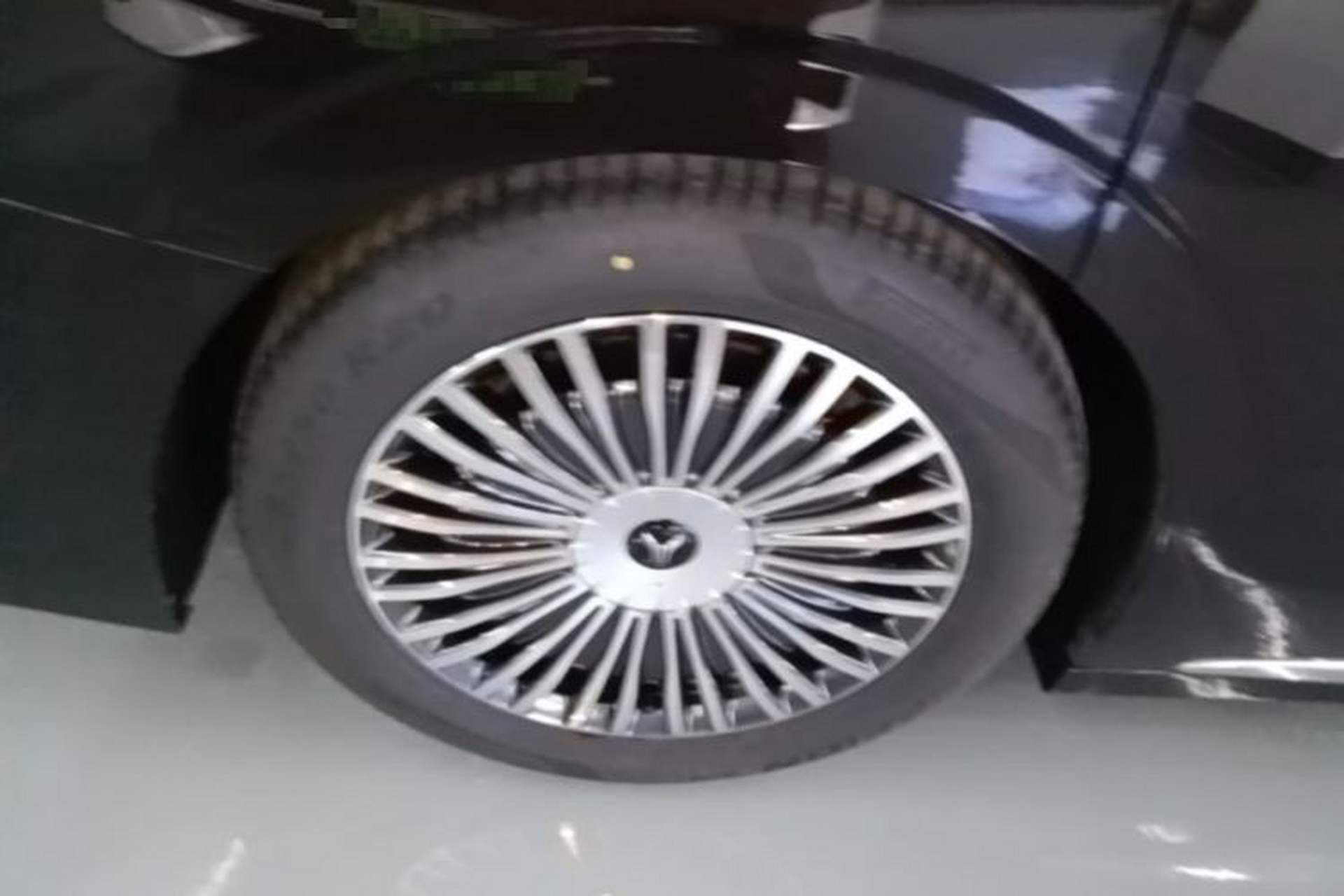 Used VOYAH Dream 2025 PHEV Four-Wheel-Drive Flagship Version – Qiankun Edition Exterior 5