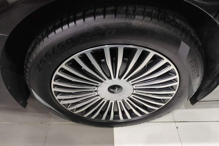 Used VOYAH Dream 2025 PHEV Four-Wheel-Drive Flagship Kunpeng Edition Exterior 5