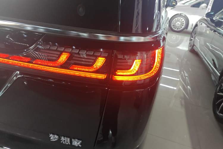 Used VOYAH Dream 2025 PHEV Four-Wheel-Drive Flagship Kunpeng Edition Exterior 6