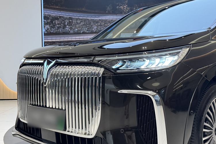 Used VOYAH Dream 2025 PHEV Four-Wheel Drive Prestige Kunpeng Edition Exterior 6