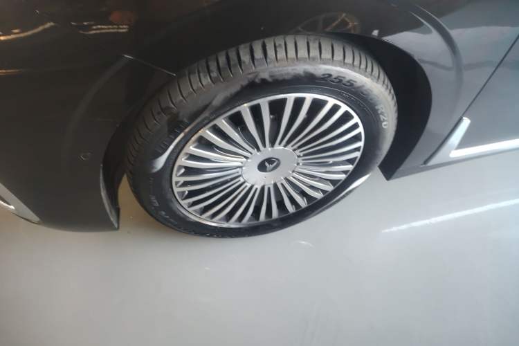 Used VOYAH Dream 2025 PHEV Four-Wheel-Drive Flagship Kunpeng Edition Exterior 7