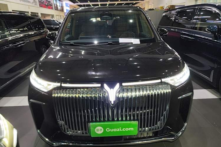 Used VOYAH Dream 2025 PHEV Four-Wheel-Drive Flagship Kunpeng Edition Front