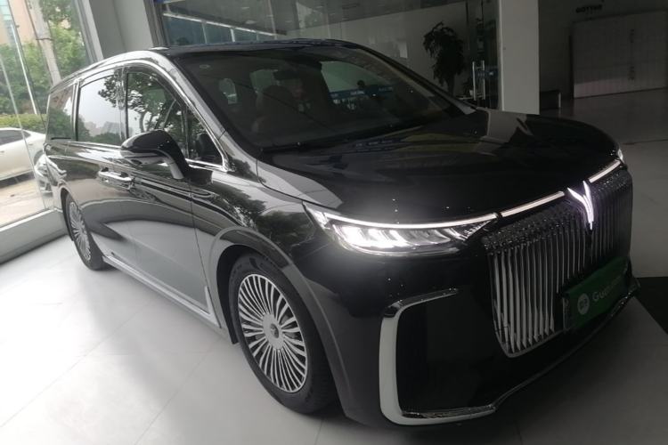 Used VOYAH Dream 2025 PHEV Four-Wheel-Drive Flagship Kunpeng Edition Front Right 45 Deg