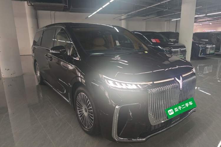 Used VOYAH Dream 2025 PHEV Four-Wheel-Drive Flagship Kunpeng Edition Front Right 45 Deg