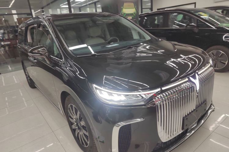 Used VOYAH Dream 2025 EV Four-Wheel Drive Flagship Kunpeng Edition Front Right 45 Deg