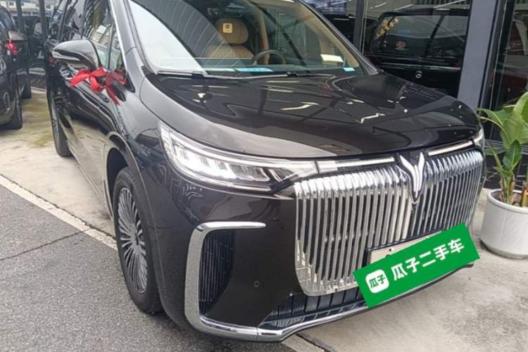 Used VOYAH Dream 2025 PHEV Four-Wheel-Drive Flagship Kunpeng Edition Front Right 45 Deg