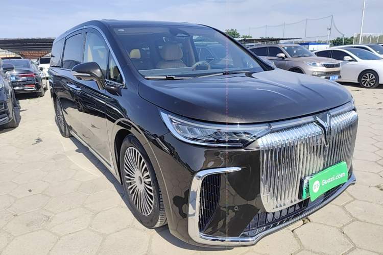 Used VOYAH Dream 2025 PHEV Four-Wheel-Drive Flagship Kunpeng Edition Front Right 45 Deg