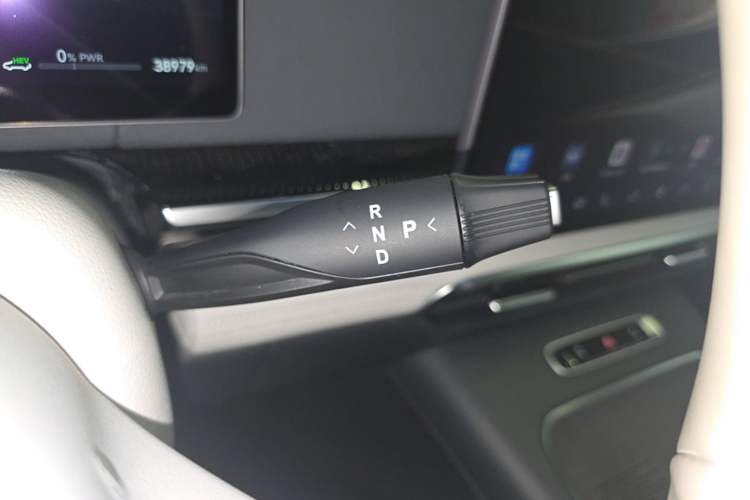 Used VOYAH Dream 2025 PHEV Four-Wheel-Drive Flagship Version – Qiankun Edition Gear Lever