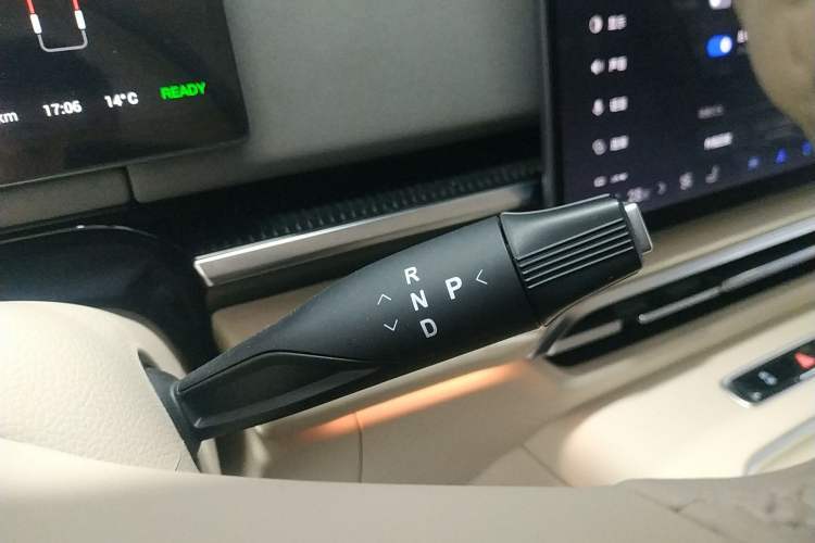 Used VOYAH Dream 2025 PHEV Four-Wheel-Drive Flagship Kunpeng Edition Gear Lever