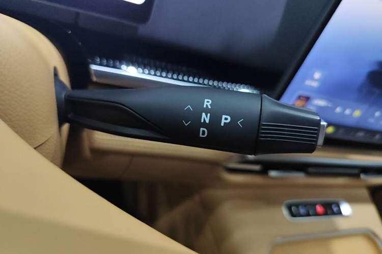 Used VOYAH Dream 2025 PHEV Four-Wheel-Drive Flagship Kunpeng Edition Gear Lever
