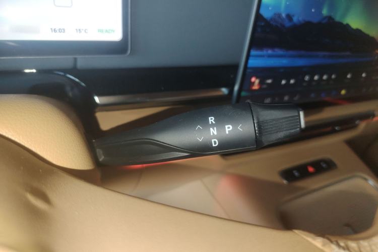 Used VOYAH Dream 2025 PHEV Four-Wheel-Drive Flagship Kunpeng Edition Gear Lever