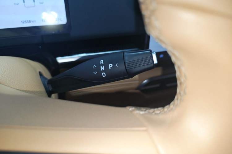 Used VOYAH Dream 2025 PHEV Four-Wheel-Drive Flagship Kunpeng Edition Gear Lever