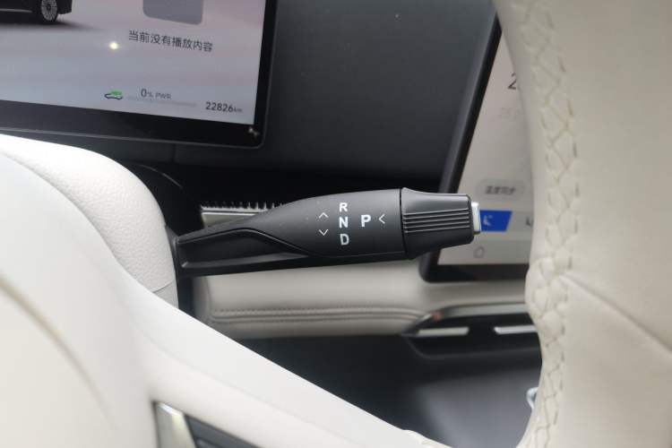 Used VOYAH Dream 2025 PHEV Four-Wheel-Drive Flagship Version – Qiankun Edition Gear Lever