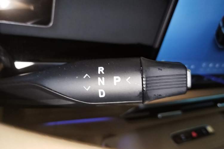 Used VOYAH Dream 2025 PHEV Four-Wheel Drive Prestige Kunpeng Edition Gear Lever