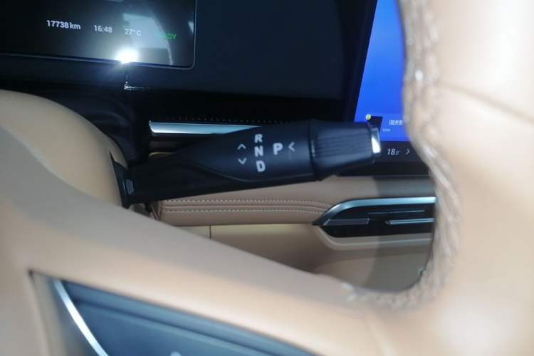 Used VOYAH Dream 2025 PHEV Four-Wheel-Drive Flagship Kunpeng Edition Gear Lever