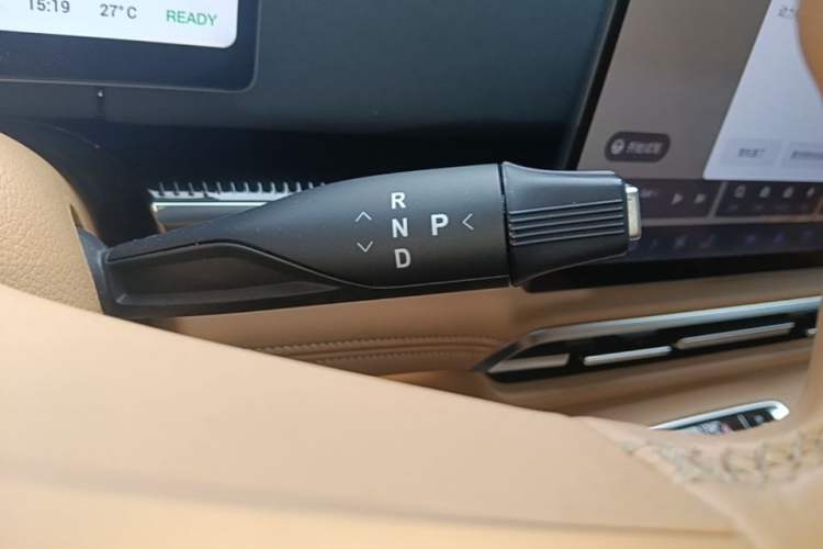 Used VOYAH Dream 2025 PHEV Four-Wheel-Drive Flagship Kunpeng Edition Gear Lever