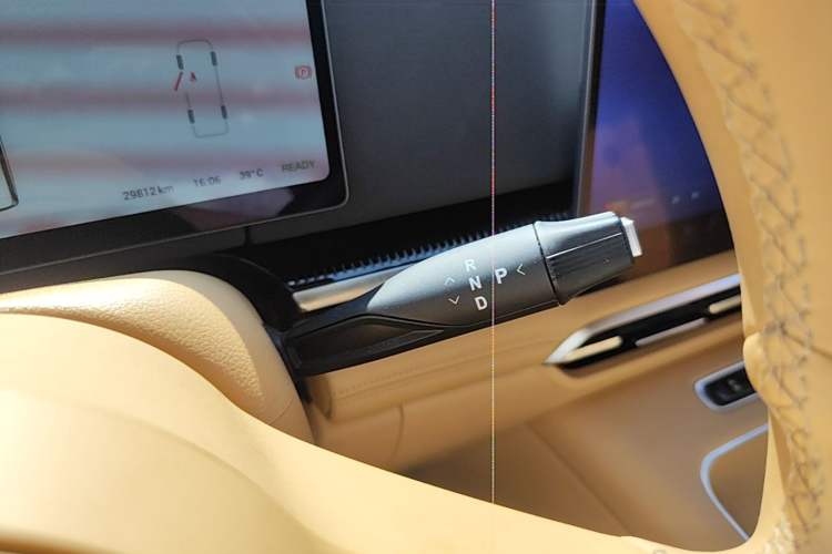 Used VOYAH Dream 2025 PHEV Four-Wheel-Drive Flagship Kunpeng Edition Gear Lever
