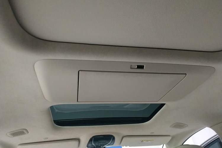 Used VOYAH Dream 2025 PHEV Four-Wheel-Drive Flagship Kunpeng Edition Headliner
