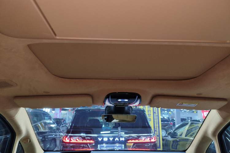 Used VOYAH Dream 2025 PHEV Four-Wheel-Drive Flagship Kunpeng Edition Headliner