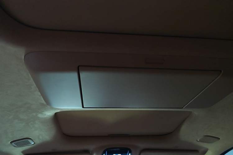 Used VOYAH Dream 2025 PHEV Four-Wheel-Drive Flagship Kunpeng Edition Headliner