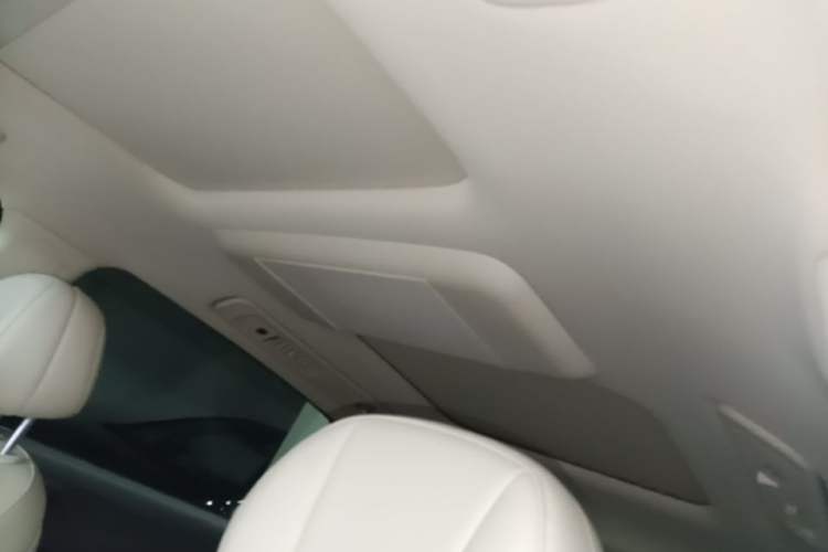 Used VOYAH Dream 2025 PHEV Four-Wheel Drive Prestige Kunpeng Edition Headliner