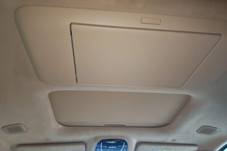 Used VOYAH Dream 2025 PHEV Four-Wheel-Drive Flagship Kunpeng Edition Headliner