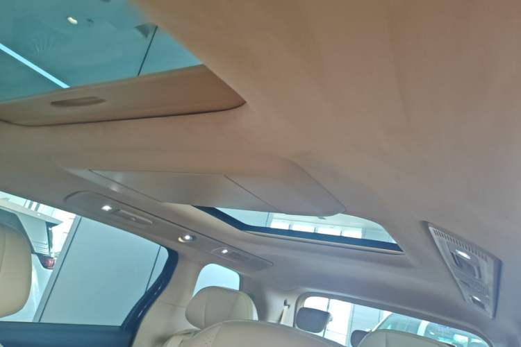 Used VOYAH Dream 2025 PHEV Four-Wheel-Drive Flagship Kunpeng Edition Headliner