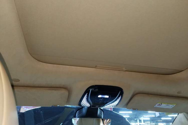 Used VOYAH Dream 2025 PHEV Four-Wheel-Drive Flagship Kunpeng Edition Headliner