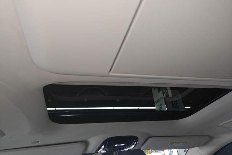 Used VOYAH Dream 2025 PHEV Four-Wheel-Drive Flagship Kunpeng Edition Headliner