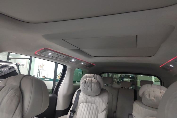 Used VOYAH Dream 2025 EV Four-Wheel Drive Flagship Kunpeng Edition Headliner