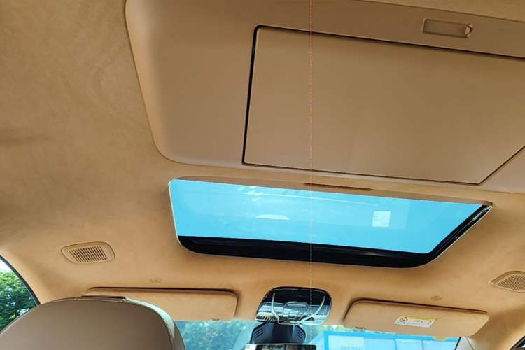 Used VOYAH Dream 2025 PHEV Four-Wheel-Drive Flagship Kunpeng Edition Headliner